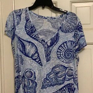EUC Essie v neck t shirt